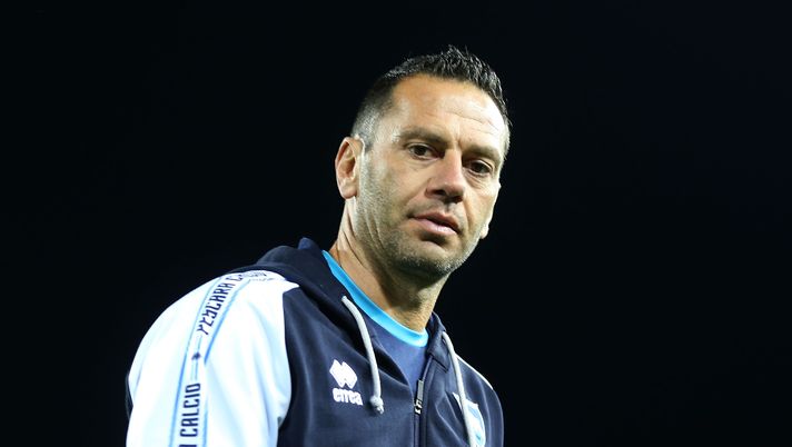 EMPOLI, ITALY - NOVEMBER 08: Luciano Zauri manager of Pescara looks on during the Serie B match between Empoli FC and Pescara at Stadio Carlo Castellani on November 8, 2019 in Empoli, Italy. (Photo by Gabriele Maltinti/Getty Images)  serie c