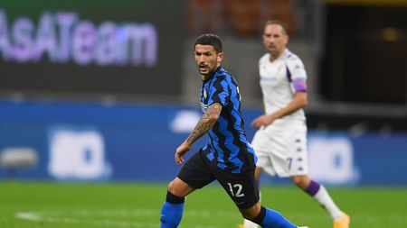 MILAN, ITALY - SEPTEMBER 26: Stefano Sensi of FC Internazionale in action during the Serie A match between FC Internazionale and ACF Fiorentina at Stadio Giuseppe Meazza on September 26, 2020 in Milan, Italy. (Photo by Claudio Villa - Inter/Inter via Getty Images) MILAN, ITALY - SEPTEMBER 26: Stefano Sensi of FC Internazionale in action during the Serie A match between FC Internazionale and ACF Fiorentina at Stadio Giuseppe Meazza on September 26, 2020 in Milan, Italy. (Photo by Claudio Villa - Inter/Inter via Getty Images)