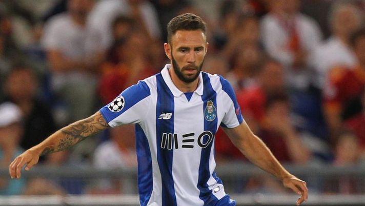 ROME, ITALY - AUGUST 23:  Miguel Layun of FC Porto in action during the UEFA Champions League qualifying playoff round second leg match between AS Roma and FC Porto at Stadio Olimpico on August 23, 2016 in Rome, Italy.  (Photo by Paolo Bruno/Getty Images) 