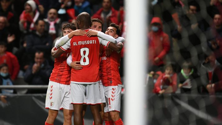 BRAGA, PORTUGAL - APRIL 07: Abel Ruiz of Sporting Braga is congratulated after scoring the opening goal during the UEFA Europa League Quarter Final Leg One match between Sporting Braga and Rangers FC at Estadio Municipal de Braga on April 07, 2022 in Braga, Portugal. (Photo by Octavio Passos/Getty Images) Sporting Braga