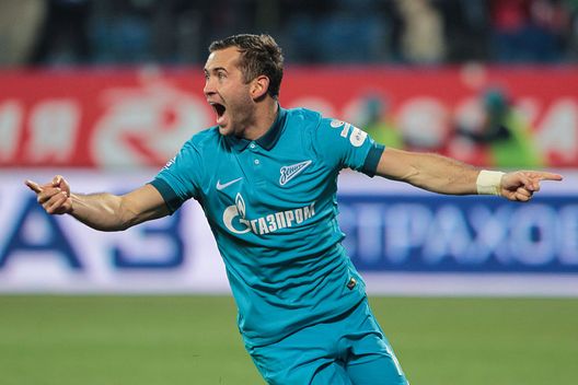 ST. PETERSBURG, RUSSIA - OCTOBER 26: Aleksandr Kerzhakov of FC Zenit St. Petersburg celebrates his goal during the Russian Football League Championship match between FC Zenit St. Petersburg and FC Mordovia Saransk at the Petrovsky stadium on October 26, 2014 in St. Petersburg, Russia. (Photo by Epsilon/Getty Images) La Russia pensa di abbandonare la UEFA e trasferirsi a giocare in Asia- immagine 2