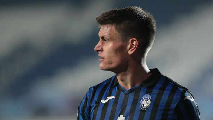 BERGAMO, ITALY - FEBRUARY 24: Joakim Maehle of Atalanta BC looks on during the UEFA Champions League Round of 16 match between Atalanta and Real Madrid at Gewiss Stadium on February 24, 2021 in Bergamo, Italy. (Photo by Emilio Andreoli/Getty Images) Ecco cinque difensori da schierare alla 1a giornata al fantacalcio (e da prendere all’asta) - immagine 1