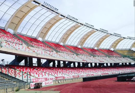 Stadio San Nicola di Bari, ok la tribuna Est ma niente derby... Stadio San Nicola di Bari, ok la tribuna Est ma niente derby...