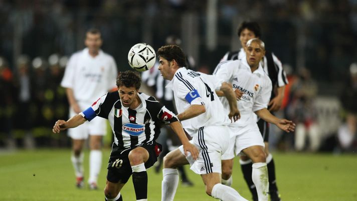 TURIN - MAY 14: Alessandro Del Piero of Juventus is tackled by Fernando Hierro of Real Madrid during the UEFA Champions League semi final, second leg match between Juventus and Real Madrid on May 14, 2003 at the Stadio Delle Alpi in Turin, Italy. Juventus won the match 3-1 and 4-3 on aggregate. (Photo by Clive Mason/Getty Images) TURIN - MAY 14: Alessandro Del Piero of Juventus is tackled by Fernando Hierro of Real Madrid during the UEFA Champions League semi final, second leg match between Juventus and Real Madrid on May 14, 2003 at the Stadio Delle Alpi in Turin, Italy. Juventus won the match 3-1 and 4-3 on aggregate. (Photo by Clive Mason/Getty Images)