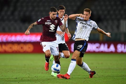 TURIN, ITALY - AUGUST 21: Antonio Sanabria (L) of Torino FC is challenged by Mario Pasalic of Atalanta BC during the Serie A match between Torino FC and Atalanta BC at Stadio Olimpico di Torino on August 21, 2021 in Turin, Italy. (Photo by Valerio Pennicino/Getty Images) TURIN, ITALY - AUGUST 21: Antonio Sanabria (L) of Torino FC is challenged by Mario Pasalic of Atalanta BC during the Serie A match between Torino FC and Atalanta BC at Stadio Olimpico di Torino on August 21, 2021 in Turin, Italy. (Photo by Valerio Pennicino/Getty Images)