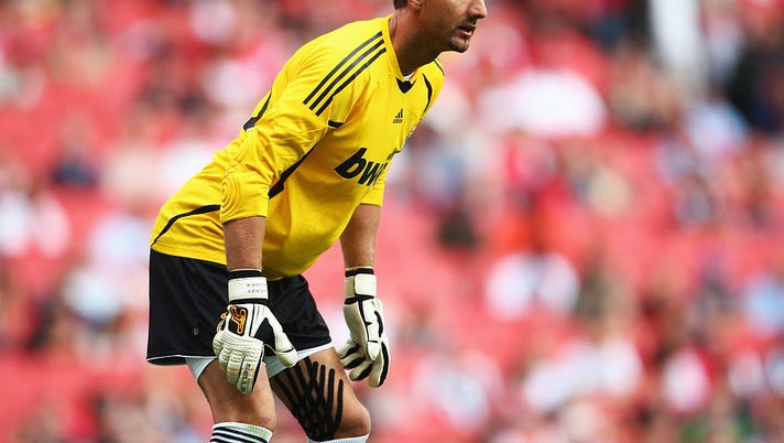 LONDON - AUGUST 02:  Jerzy Dudek of Real Madrid looks on during the pre-season friendly match between SV Hamburg and Real Madrid during the Emirates Cup at the Emirates Stadium on August 2, 2008 in London, England.  (Photo by Jamie McDonald/Getty Images) 