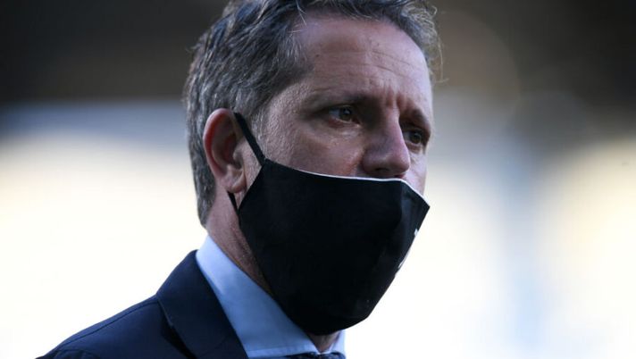 REGGIO NELL'EMILIA, ITALY - MAY 12: Fabio Paratici, Chief Football Officer at Juventus looks on prior to the Serie A match between US Sassuolo and Juventus at Mapei Stadium - Città del Tricolore on May 12, 2021 in Reggio nell'Emilia, Italy. Sporting stadiums around Italy remain under strict restrictions due to the Coronavirus Pandemic as Government social distancing laws prohibit fans inside venues resulting in games being played behind closed doors. (Photo by Alessandro Sabattini/Getty Images) Paratici rivela: “Haaland-Juve, era tutto vero! Bellingham in segreto a Torino per una settimana” - immagine 1