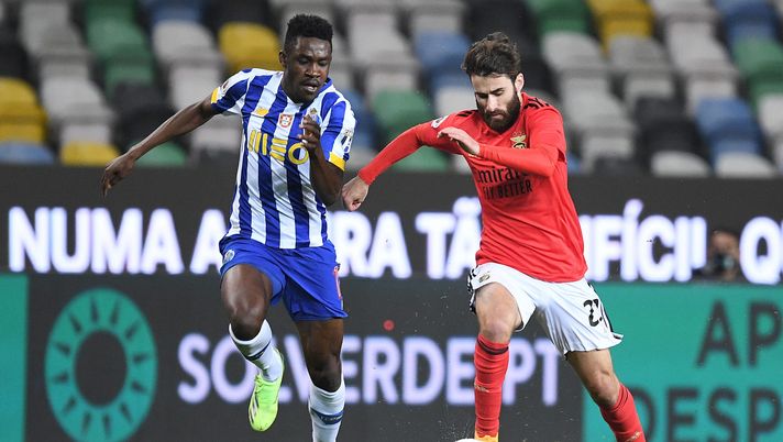 AVEIRO, PORTUGAL - DECEMBER 23: Zaidu Sanusi of FC Porto battles for possession with Rafa Silva of SL Benfica during the Portuguese Super Cup final between FC Porto and SL Benfica at Estadio Municipal de Aveiro on December 23, 2020 in Aveiro, Portugal. Sporting stadiums around Portugal remain under strict restrictions due to the Coronavirus Pandemic as Government social distancing laws prohibit fans inside venues resulting in games being played behind closed doors. (Photo by Octavio Passos/Getty Images) AVEIRO, PORTUGAL - DECEMBER 23: Zaidu Sanusi of FC Porto battles for possession with Rafa Silva of SL Benfica during the Portuguese Super Cup final between FC Porto and SL Benfica at Estadio Municipal de Aveiro on December 23, 2020 in Aveiro, Portugal. Sporting stadiums around Portugal remain under strict restrictions due to the Coronavirus Pandemic as Government social distancing laws prohibit fans inside venues resulting in games being played behind closed doors. (Photo by Octavio Passos/Getty Images)