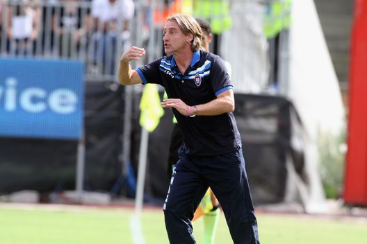 CAGLIARI, ITALY - OCTOBER 02: Crotone's coach Davide Nicola reacts during the Serie A match between Cagliari Calcio and FC Crotone at Stadio Sant'Elia on October 2, 2016 in Cagliari, Italy. (Photo by Enrico Locci/Getty Images) CAGLIARI, ITALY - OCTOBER 02: Crotone's coach Davide Nicola reacts during the Serie A match between Cagliari Calcio and FC Crotone at Stadio Sant'Elia on October 2, 2016 in Cagliari, Italy. (Photo by Enrico Locci/Getty Images)