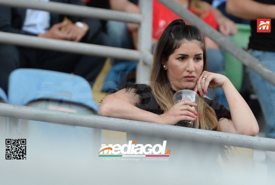 Fototifo, facce da Serie B. I tifosi allo stadio per Palermo-Padova 1-0 - immagine 134