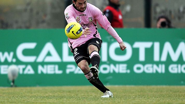 SIENA, ITALY - FEBRUARY 26: Andrea Mantovani of US Citta di Palermo in action during the Serie A match between AC Siena and US Citta di Palermo at Artemio Franchi - Mps Arena Stadium on February 26, 2012 in Siena, Italy. (Photo by Gabriele Maltinti/Getty Images) SIENA, ITALY - FEBRUARY 26: Andrea Mantovani of US Citta di Palermo in action during the Serie A match between AC Siena and US Citta di Palermo at Artemio Franchi - Mps Arena Stadium on February 26, 2012 in Siena, Italy. (Photo by Gabriele Maltinti/Getty Images)