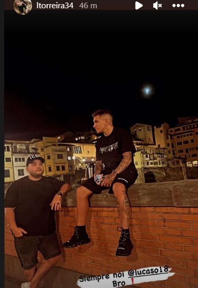 FOTO – Torreira in zona Ponte Vecchio: l’uruguaiano si gode ancora Firenze- immagine 2