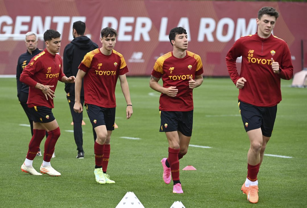 Roma, allenamento in vista del Bayer: ci sono Dybala e Wijnaldum – FOTO GALLERY - immagine 49