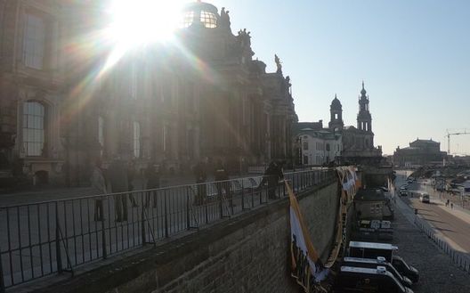 Arrivano i poliziotti....contro lo striscione di solidarietà e incoraggiamento... Arrivano i poliziotti....contro lo striscione di solidarietà e incoraggiamento...