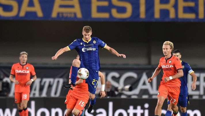 VERONA, ITALY - SEPTEMBER 24: Pawel Dawidowicz of Hellas Verona in action during the Serie A match between Hellas Verona and Udinese Calcio at Stadio Marcantonio Bentegodi on September 24, 2019 in Verona, Italy. (Photo by Tullio M. Puglia/Getty Images) 