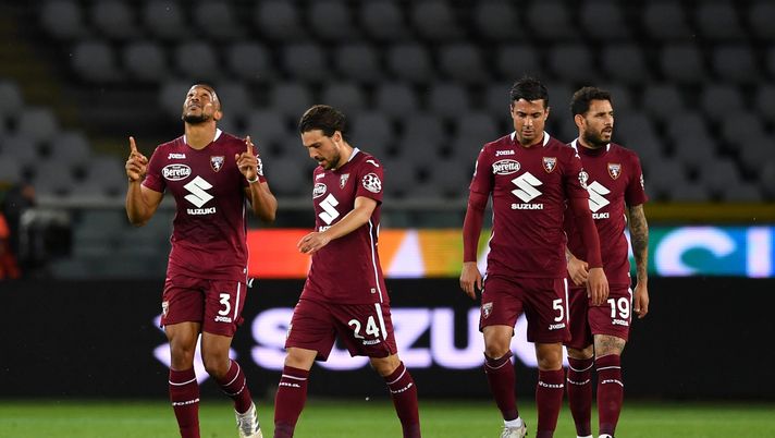 TURIN, ITALY - MAY 23: Gleison Bremer of Torino F.C. celebrates after scoring their team's first goal with Simone Verdi, Armando Izzo and Antonio Sanabria during the Serie A match between Torino FC v Benevento Calcio at Olimpico Stadium on May 23, 2021 in Turin, Italy. Sporting stadiums around Italy remain under strict restrictions due to the Coronavirus Pandemic as Government social distancing laws prohibit fans inside venues resulting in games being played behind closed doors. (Photo by Valerio Pennicino/Getty Images) TURIN, ITALY - MAY 23: Gleison Bremer of Torino F.C. celebrates after scoring their team's first goal with Simone Verdi, Armando Izzo and Antonio Sanabria during the Serie A match between Torino FC v Benevento Calcio at Olimpico Stadium on May 23, 2021 in Turin, Italy. Sporting stadiums around Italy remain under strict restrictions due to the Coronavirus Pandemic as Government social distancing laws prohibit fans inside venues resulting in games being played behind closed doors. (Photo by Valerio Pennicino/Getty Images)
