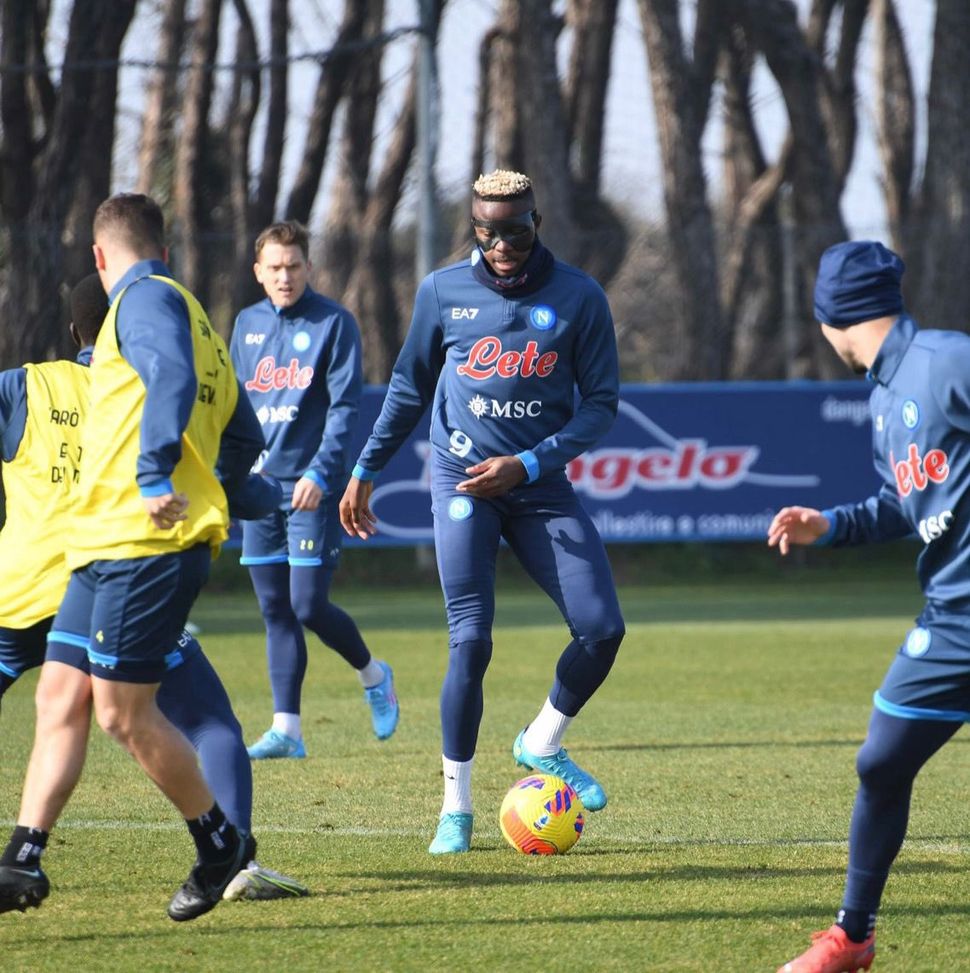 Osimhen prenota un posto per Venezia con una mascherina nuova di zecca- immagine 2