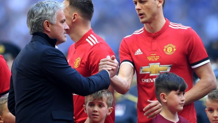 LONDON, ENGLAND - MAY 19: Jose Mourinho, Manager of Manchester United shakes hands with Nemanja Matic of Manchester United prior to The Emirates FA Cup Final between Chelsea and Manchester United at Wembley Stadium on May 19, 2018 in London, England. (Photo by Laurence Griffiths/Getty Images) Roma-Matic, Gazzetta svela: “Contratto di un anno con opzione a queste cifre” - immagine 1
