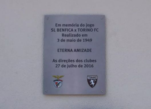  La targa dedicata al Grande Torino all'Estadio Do Jamor di Lisbona 