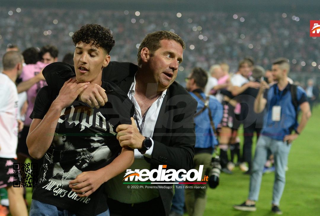 FOTO Palermo in Serie B, i festeggiamenti dei rosanero al Renzo Barbera (Gallery) - immagine 63