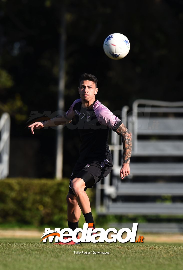  PALERMO, ITALY - FEBRUARY 28: Simone Lo Faso in action during a US Citta' di Palermo training session at Tenente Carmelo Onorato Sports Center on February 28, 2019 in Palermo, Italy. (Photo by Tullio M. Puglia/Getty Images) 