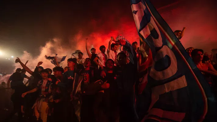 Tifosi del Napoli aggrediti a Roma: stavano festeggiando la vittoria dello scudetto - immagine 1