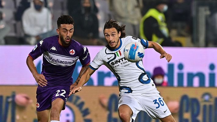 FLORENCE, ITALY - SEPTEMBER 21: Matteo Darmian of FC Internazionale competes for the ball with Nicolas Gonzalez of ACF Fiorentina during the Serie A match between ACF Fiorentina v FC Internazionale at Stadio Artemio Franchi on September 21, 2021 in Florence, Italy. (Photo by Mattia Ozbot - Inter/Inter via Getty Images) FLORENCE, ITALY - SEPTEMBER 21: Matteo Darmian of FC Internazionale competes for the ball with Nicolas Gonzalez of ACF Fiorentina during the Serie A match between ACF Fiorentina v FC Internazionale at Stadio Artemio Franchi on September 21, 2021 in Florence, Italy. (Photo by Mattia Ozbot - Inter/Inter via Getty Images)