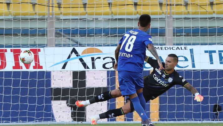 PARMA, ITALY - JULY 05: Erick Pulgar of ACF Fiorentina scores a goal during the Serie A match between Parma Calcio and ACF Fiorentina at Stadio Ennio Tardini on July 5, 2020 in Parma, Italy. (Photo by Gabriele Maltinti/Getty Images) PARMA, ITALY - JULY 05: Erick Pulgar of ACF Fiorentina scores a goal during the Serie A match between Parma Calcio and ACF Fiorentina at Stadio Ennio Tardini on July 5, 2020 in Parma, Italy. (Photo by Gabriele Maltinti/Getty Images)