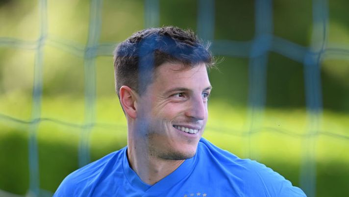 FLORENCE, ITALY - JUNE 02: Alessio Cragno of Italy looks on during a Italy training session at Centro Tecnico Federale di Coverciano on June 02, 2022 in Florence, Italy. (Photo by Claudio Villa/Getty Images) Inter, Gazzetta: “Handanovic all’ultimo ballo, spunta Cragno: ecco lo scenario” - immagine 1