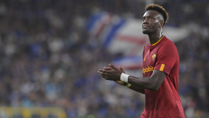 GENOA, ITALY - OCTOBER 17: Tammy Abraham of AS Roma during the Serie A match between UC Sampdoria and AS Roma at Stadio Luigi Ferraris on October 17, 2022 in Genoa, Italy. (Photo by Fabio Rossi/AS Roma via Getty Images) abraham