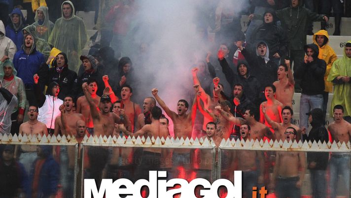 Catania: fermati dalla Digos cinque tifosi “furbetti” Catania: fermati dalla Digos cinque tifosi “furbetti”