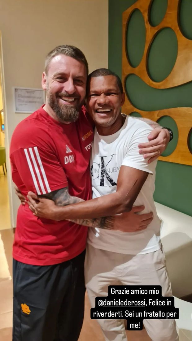 Lima e Vucinic fanno visita al ritiro della Roma: gli scatti con De Rossi e Dybala- immagine 2