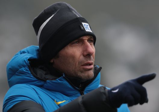 Antonio Conte, allenatore dell'Inter, durante una seduta di allenamento dei nerazzurri ad Appiano Gentile Antonio Conte, allenatore dell'Inter, durante una seduta di allenamento dei nerazzurri ad Appiano Gentile