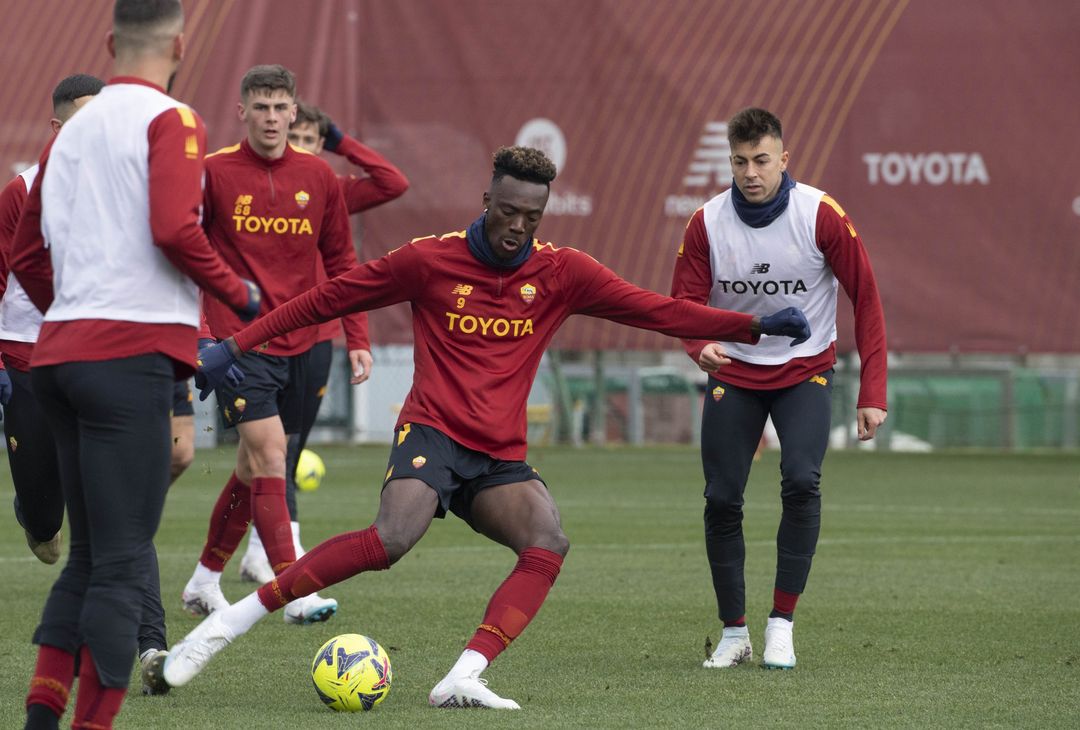 Roma, rifinitura in vista della sfida contro il Napoli – FOTO GALLERY - immagine 7