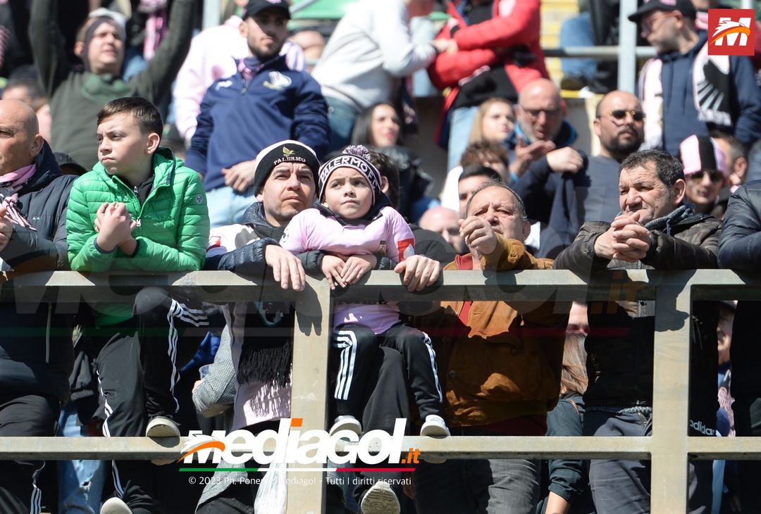 FOTOTIFO Palermo-Frosinone 1-1, i tifosi allo Stadio “Renzo Barbera” (Gallery) - immagine 23