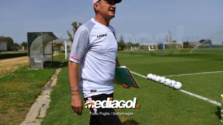PALERMO, ITALY - APRIL 24: Delio Rossi leads a training session as new Head Coach of US Citta' di Palermo at Tenente Carmelo Onorato Sports Center on April 24, 2019 in Palermo, Italy. (Photo by Tullio M. Puglia/Getty Images) 