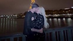 Wanda Nara-Icardi, pace fatta: il bacio sotto la Torre Eiffel | VIDEO