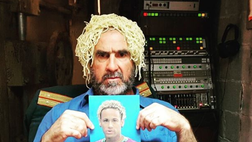 “Spaghetti al dente!”, Cantona si rovescia la pasta sulla testa e prende in giro Neymar