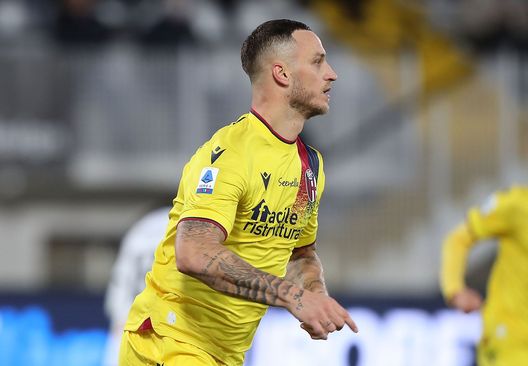 LA SPEZIA, ITALY - NOVEMBER 28: Marko Arnautovic of Bologna FC celebrates after scoring a goal during the Serie A match between Spezia Calcio and Bologna FC at Stadio Alberto Picco on November 28, 2021 in La Spezia, Italy. (Photo by Gabriele Maltinti/Getty Images) LA SPEZIA, ITALY - NOVEMBER 28: Marko Arnautovic of Bologna FC celebrates after scoring a goal during the Serie A match between Spezia Calcio and Bologna FC at Stadio Alberto Picco on November 28, 2021 in La Spezia, Italy. (Photo by Gabriele Maltinti/Getty Images)