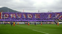 Fiorentina-Benevento, il Franchi ricorda Astori: lunghi silenzi e gioco interrotto al 13′