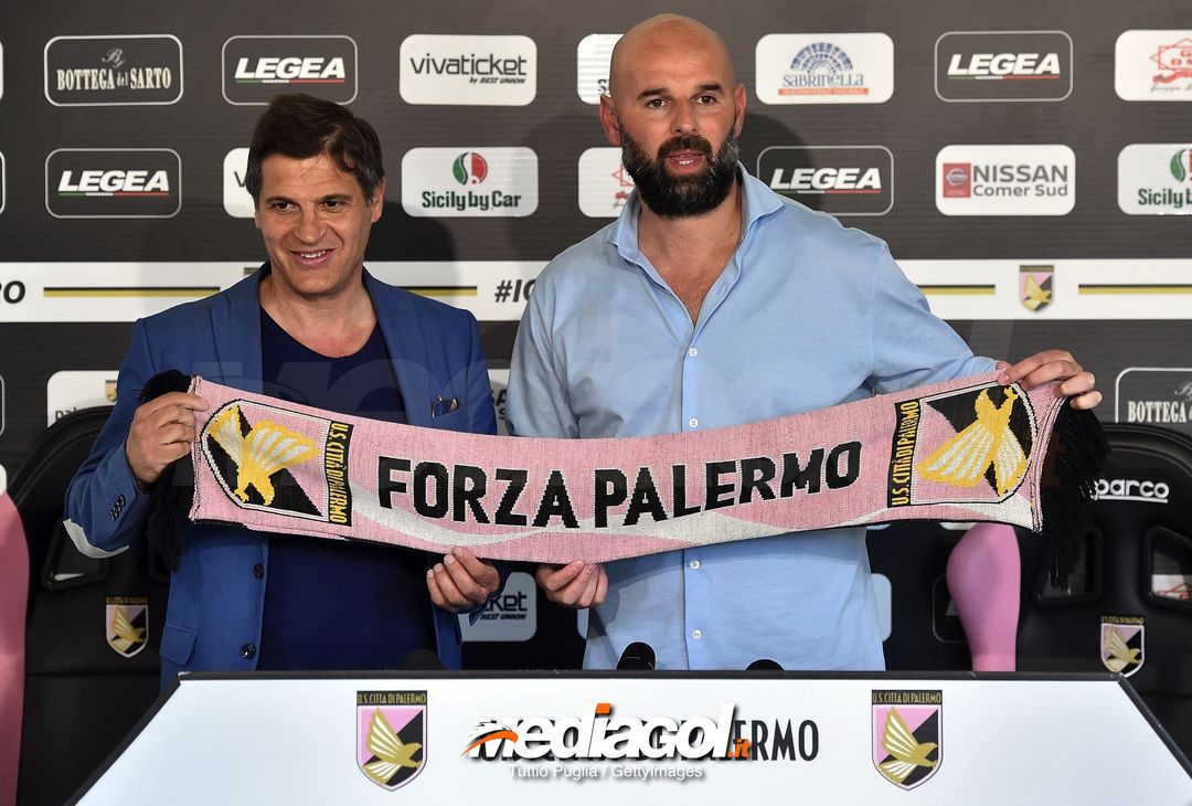  PALERMO, ITALY - APRIL 29:  Sport Director Aladino Valoti (L) and Roberto Stellone, new head coach of US Citta' di Palermo, pose before a press conference at Carmelo Onorato training center on April 29, 2018 in Palermo, Italy.  (Photo by Tullio M. Puglia/Getty Images) 