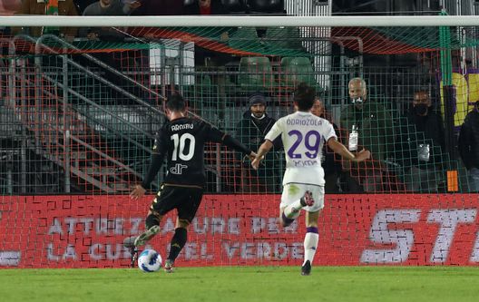 VENICE, ITALY - OCTOBER 18: Mattia Aramu of Venezia scores the opening goal during the Serie A match between Venezia FC and ACF Fiorentina at Stadio Pier Luigi Penzo on October 18, 2021 in Venice, Italy. (Photo by Maurizio Lagana/Getty Images) VENICE, ITALY - OCTOBER 18: Mattia Aramu of Venezia scores the opening goal during the Serie A match between Venezia FC and ACF Fiorentina at Stadio Pier Luigi Penzo on October 18, 2021 in Venice, Italy. (Photo by Maurizio Lagana/Getty Images)