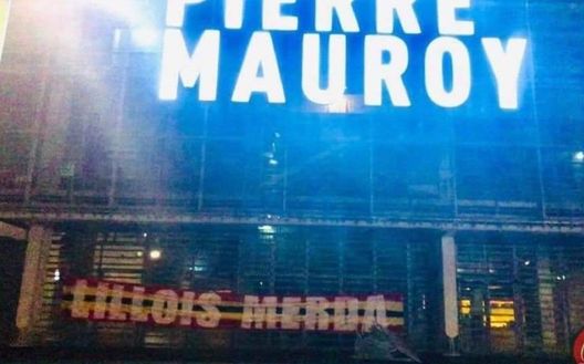 Lilla, lo stadio Pierre-Mauroy preso d'assalto dai tifosi del Lens nella settimana del derby.... Lilla, lo stadio Pierre-Mauroy preso d'assalto dai tifosi del Lens nella settimana del derby....