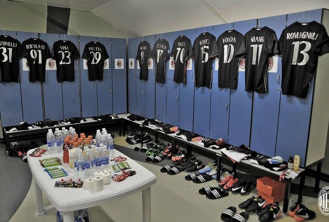  Lo spogliatoio del Milan a Doha (twitter.com/acmilan) 