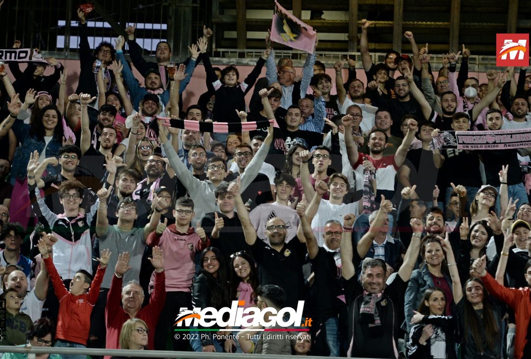 Fototifo, i tifosi allo stadio per Palermo-Virtus Entella 2-2 (gallery) - immagine 132