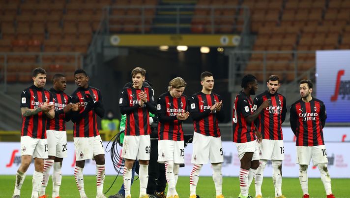 MILAN, ITALY - JANUARY 12: Players of AC Milan look on during a penalty shoot out during the Coppa Italia match between AC Milan and Torino FC at Stadio Giuseppe Meazza on January 12, 2021 in Milan, Italy. Sporting stadiums around Italy remain under strict restrictions due to the Coronavirus Pandemic as Government social distancing laws prohibit fans inside venues resulting in games being played behind closed doors. (Photo by Marco Luzzani/Getty Images) MILAN, ITALY - JANUARY 12: Players of AC Milan look on during a penalty shoot out during the Coppa Italia match between AC Milan and Torino FC at Stadio Giuseppe Meazza on January 12, 2021 in Milan, Italy. Sporting stadiums around Italy remain under strict restrictions due to the Coronavirus Pandemic as Government social distancing laws prohibit fans inside venues resulting in games being played behind closed doors. (Photo by Marco Luzzani/Getty Images)