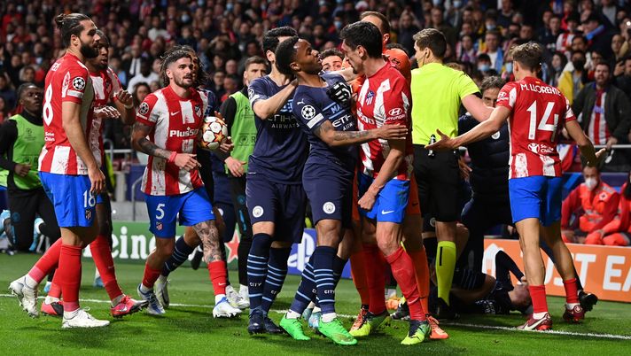MADRID, SPAIN - APRIL 13: İlkay Gundogan and Raheem Sterling of Manchester City clash with Jan Oblak and Stefan Savic of Atletico Madrid during the UEFA Champions League Quarter Final Leg Two match between Atletico Madrid and Manchester City at Wanda Metropolitano on April 13, 2022 in Madrid, Spain. (Photo by Shaun Botterill/Getty Images) MADRID, SPAIN - APRIL 13: İlkay Gundogan and Raheem Sterling of Manchester City clash with Jan Oblak and Stefan Savic of Atletico Madrid during the UEFA Champions League Quarter Final Leg Two match between Atletico Madrid and Manchester City at Wanda Metropolitano on April 13, 2022 in Madrid, Spain. (Photo by Shaun Botterill/Getty Images)