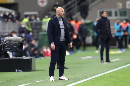MILAN, ITALY - MARCH 19: Vincenzo Italiano, Head Coach of Fiorentina looks on during the Serie A match between FC Internazionale and ACF Fiorentina at Stadio Giuseppe Meazza on March 19, 2022 in Milan, Italy. (Photo by Marco Luzzani/Getty Images) Flachi: “Italiano ha aperto un ciclo. L’Europa è possibile”- immagine 2