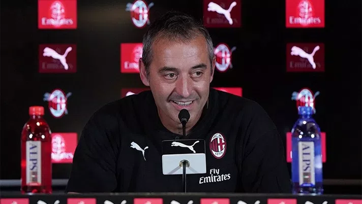Marco Giampaolo, tecnico del Milan, durante una conferenza stampa a Milanello (credits: acmilan.com)