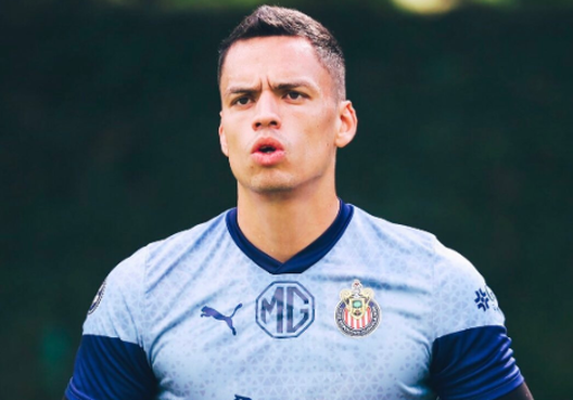 Chivas, Whalley titolare nel derby nazionale contro il Club América. Ma il suo accento spagnolo…- immagine 2